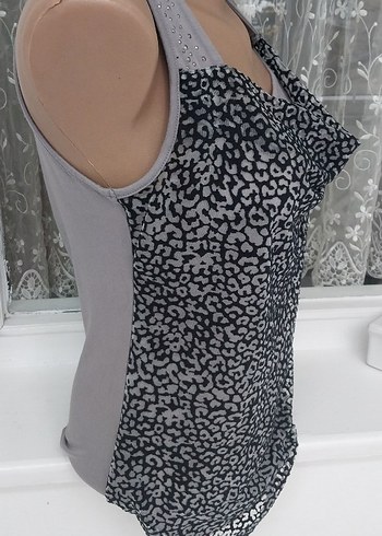 Gri Leopar Desenli V Yaka Kolsuz Mini Bluz - Görsel 3