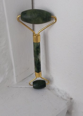 Diger Altın Renkli Yüz Masaj Aleti - Görsel 4