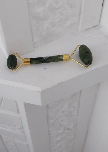 Diger Altın Renkli Yüz Masaj Aleti - Görsel 3