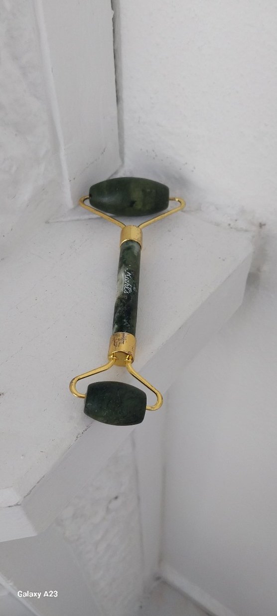 Diger Altın Renkli Yüz Masaj Aleti - Görsel 2