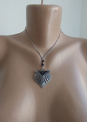 Gri Etnik Desenli Kısa Bohem Kolye