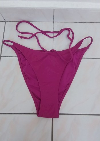 Pembe Askılı Kadın Bikini Altı