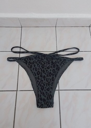 Yılan Desenli Siyah Strappy Bikini Altı