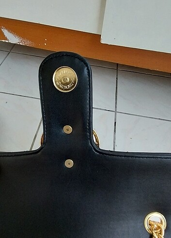 Gucci Zincirli siyah kol çantası 