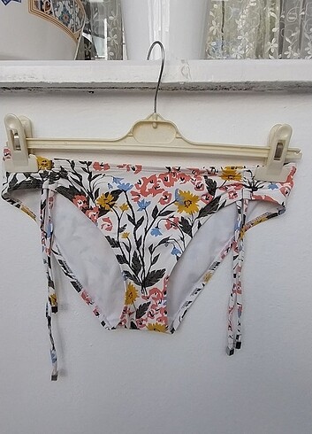 m Beden çeşitli Renk M&S marka orijinal çiçekli bikini alt