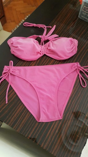 Pembe bikini deformesiz