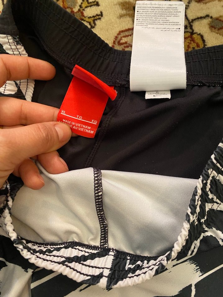 Desenli Siyah Nike tayt xl - Görsel 2