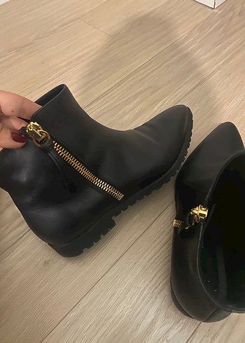 Siyah Deri Fermuarlı Stiletto Topuklu Kadın Bot - Görsel 4