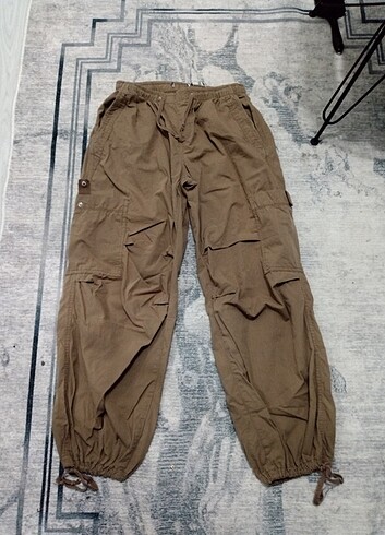 Bershka paraşüt pantolon 