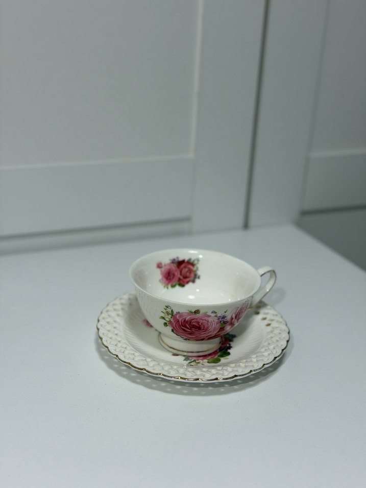 Vintage Beyaz Porselen Çay Fincanı ve Tabağı - Görsel 2