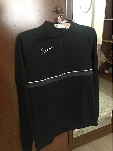 Nike sweatshirt