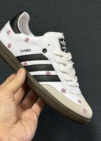 37 Beden çeşitli Renk Adidas Beyaz Siyah Desenli Kadın Spor Ayakkabı