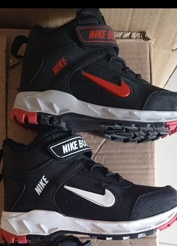 34 Beden Nike erkek çocuk bot 