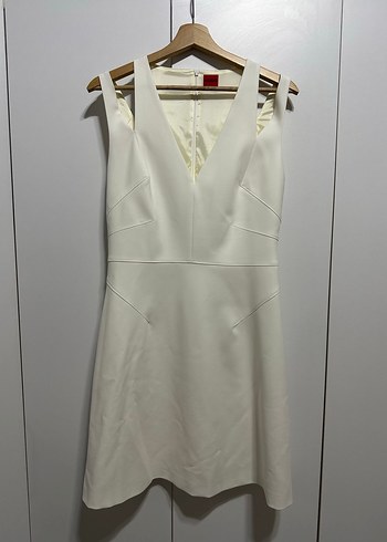 V Yaka Drape Detaylı Beyaz Midi Elbise