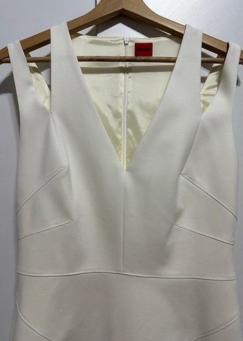 38 Beden V Yaka Drape Detaylı Beyaz Midi Elbise