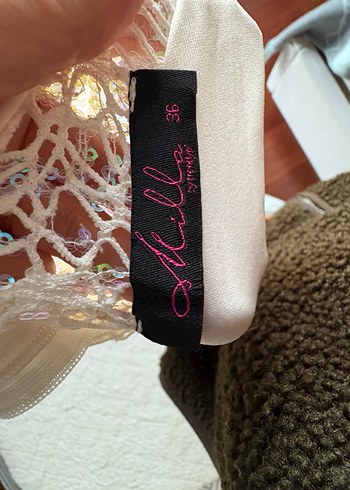 Sade V Yaka Kolsuz Uzun Gelinlik - Görsel 4