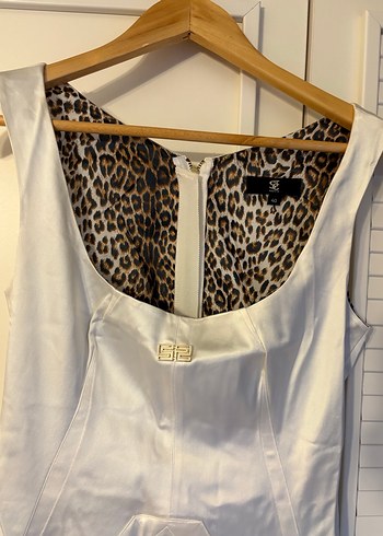 Beyaz V Yaka Midi Drapeli Kadın Elbise - Görsel 2