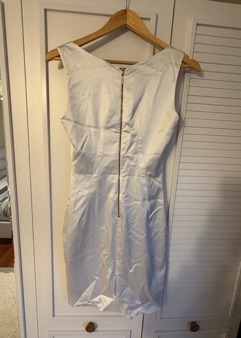 Beyaz V Yaka Midi Drapeli Kadın Elbise - Görsel 3