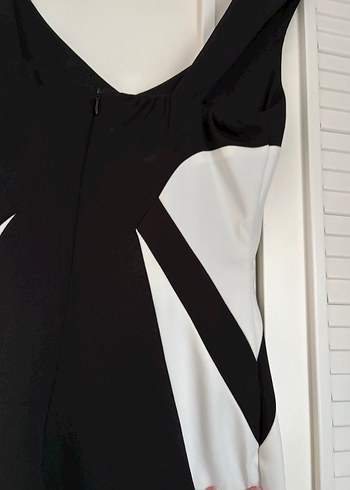 V Yaka Siyah-Beyaz Uzun Kalem Elbise - Görsel 4