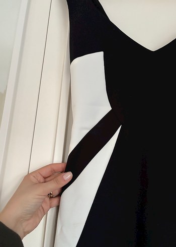 V Yaka Siyah-Beyaz Uzun Kalem Elbise - Görsel 5