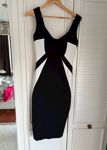 V Yaka Siyah-Beyaz Uzun Kalem Elbise - Görsel 2