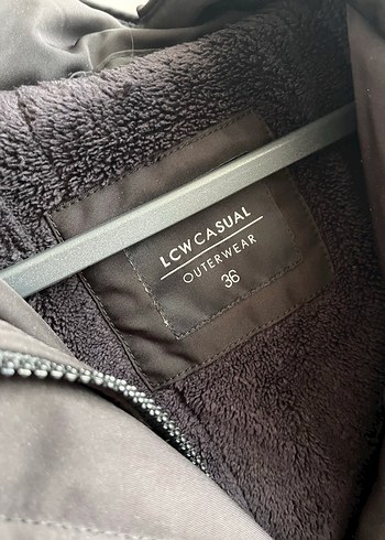 Siyah Kürklü Kadın Kışlık mont - Görsel 2