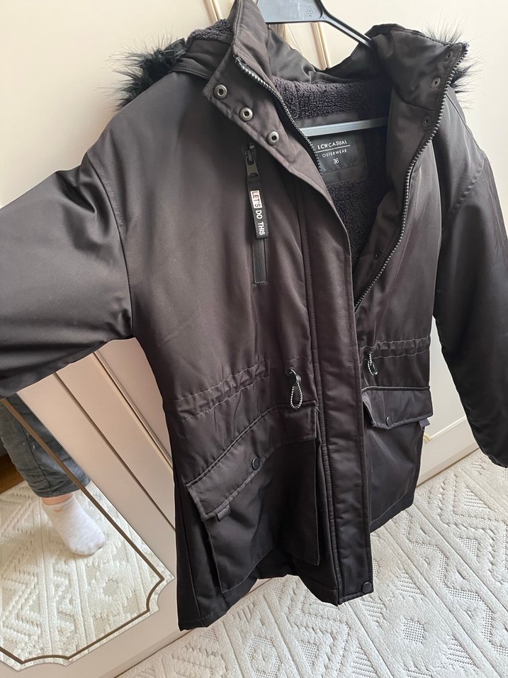 Siyah Kürklü Kadın Kışlık mont - Görsel 3