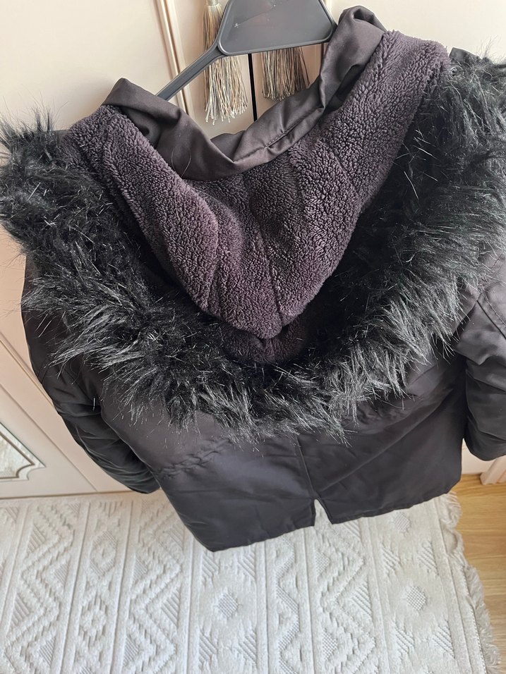 Siyah Kürklü Kadın Kışlık mont - Görsel 4