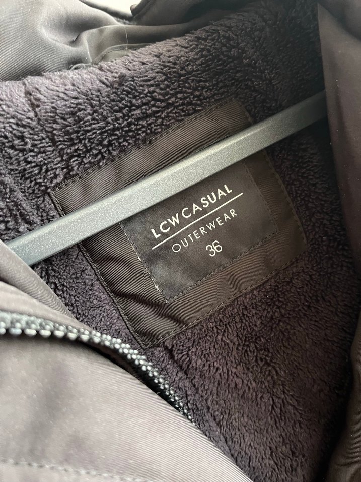 Siyah Kürklü Kadın Kışlık mont - Görsel 2