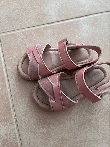 LC Waikiki Kız çocuk sandalet