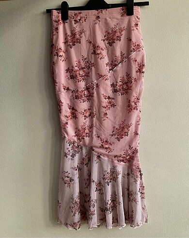 pembe çiçekli etek