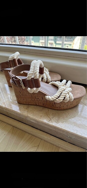 H&M 35 no dolgu topuk şık sandalet