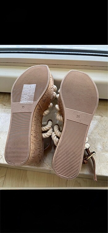 35 Beden ten rengi Renk H&M 35 no dolgu topuk şık sandalet