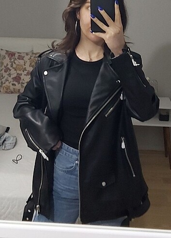 m Beden STRADIVARIUS SUNI DERİ OVERSIZE BIKER DERİ CEKET 