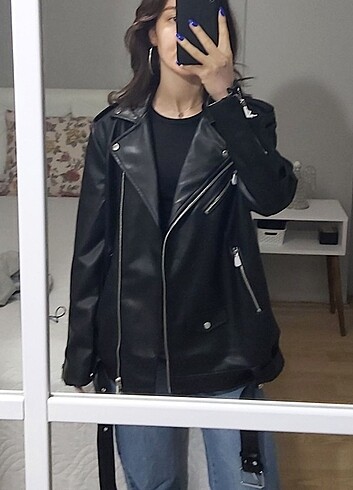 m Beden siyah Renk STRADIVARIUS SUNI DERİ OVERSIZE BIKER DERİ CEKET 