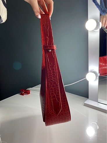 KIRMIZI ÇANTA - Görsel 2