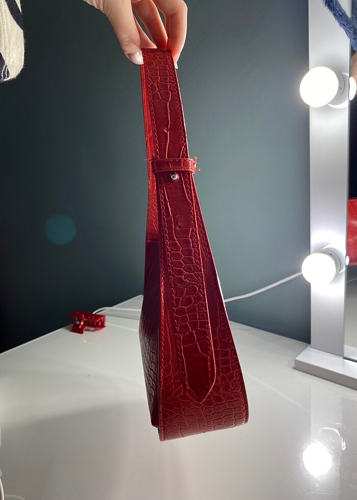 KIRMIZI ÇANTA - Görsel 2