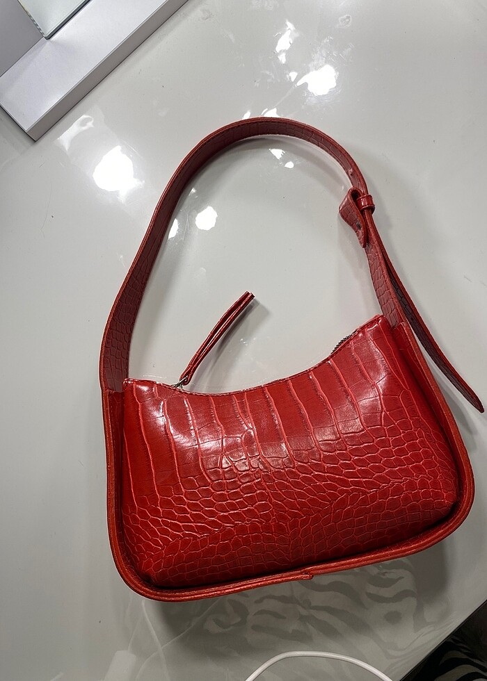 KIRMIZI ÇANTA - Görsel 3