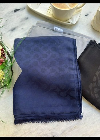 Gri Kadın Bloom Desen Şal - Görsel 2