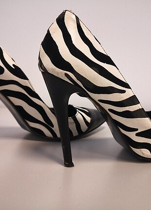 39 Beden siyah Renk 39 numara zebra desenli ayakkabı 