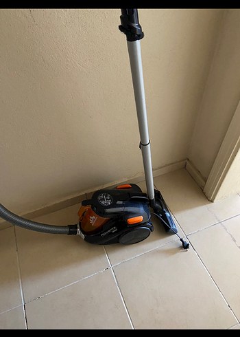 Roventa Turuncu ve Siyah Rowenta Elektrikli Süpürge