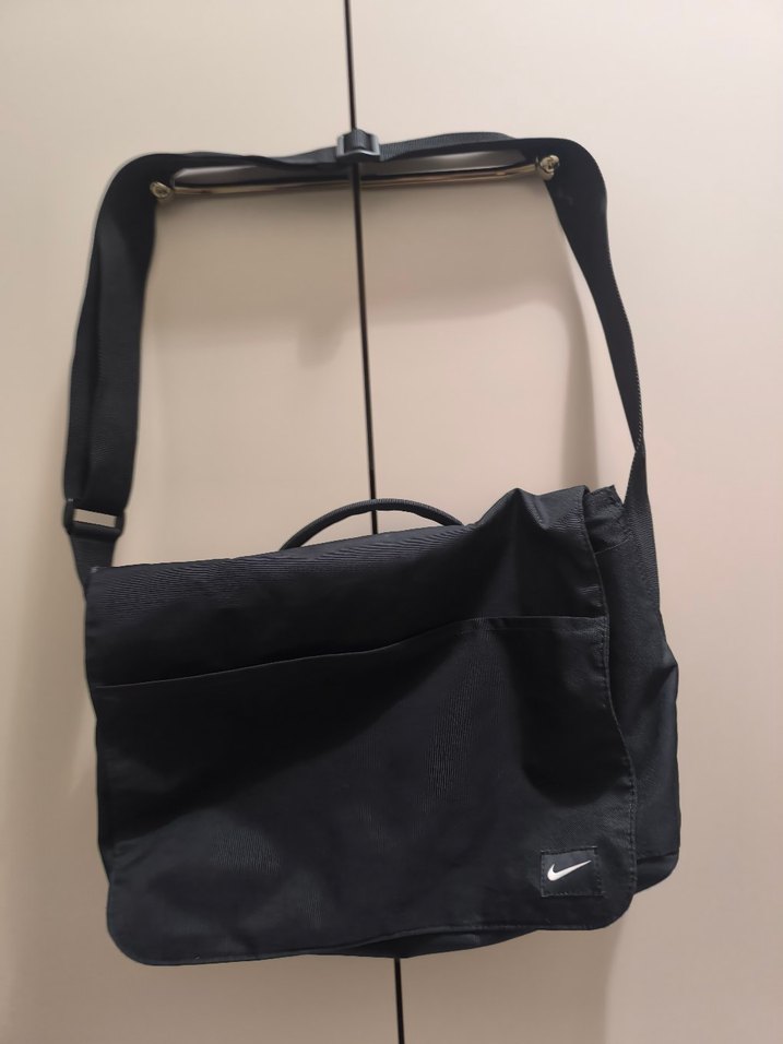 Nike Siyah Minimalist Spor Çantası - Görsel 2