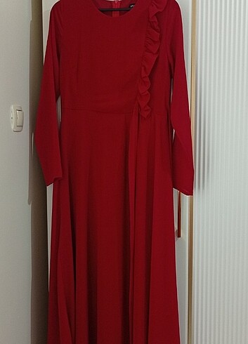 Kırmızı krep elbise