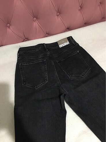 28 Beden gri Renk Mavi Jeans Cindy Mom Jean