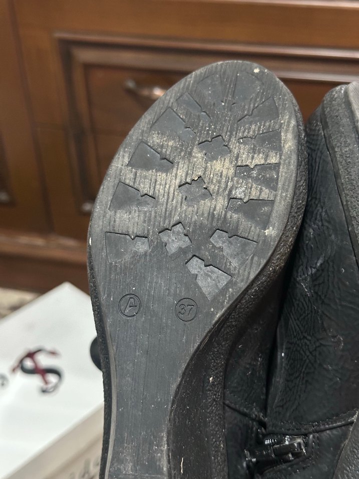 Tokalı Siyah Dolgu Topuklu Kadın Bot - Görsel 3