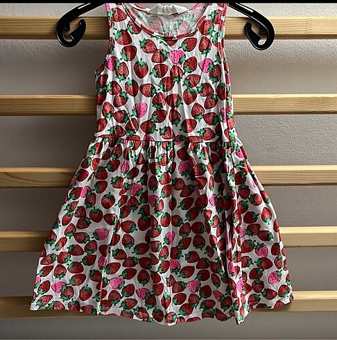 H&M H&M çilek elbise 4-6 yaş