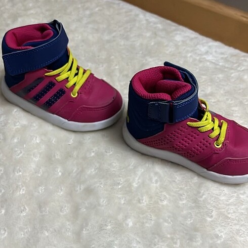 22 Beden Adidas spor ayakkabı