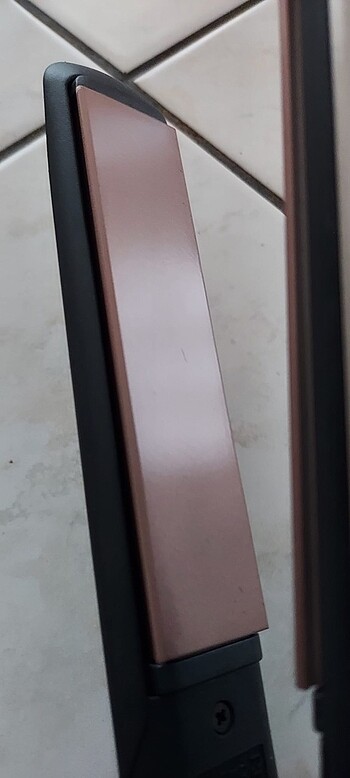 Beden Renk Keratinli saç düzleştiricisi