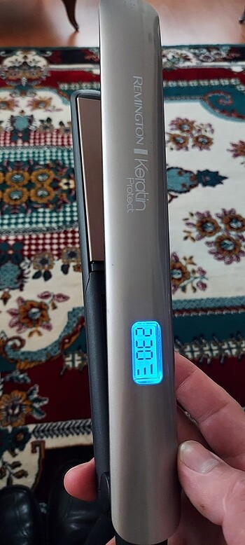 Keratinli saç düzleştiricisi