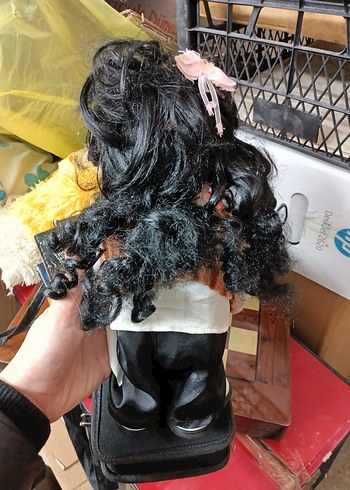 Koyu saçlı beyaz bebek oyuncak - Görsel 2